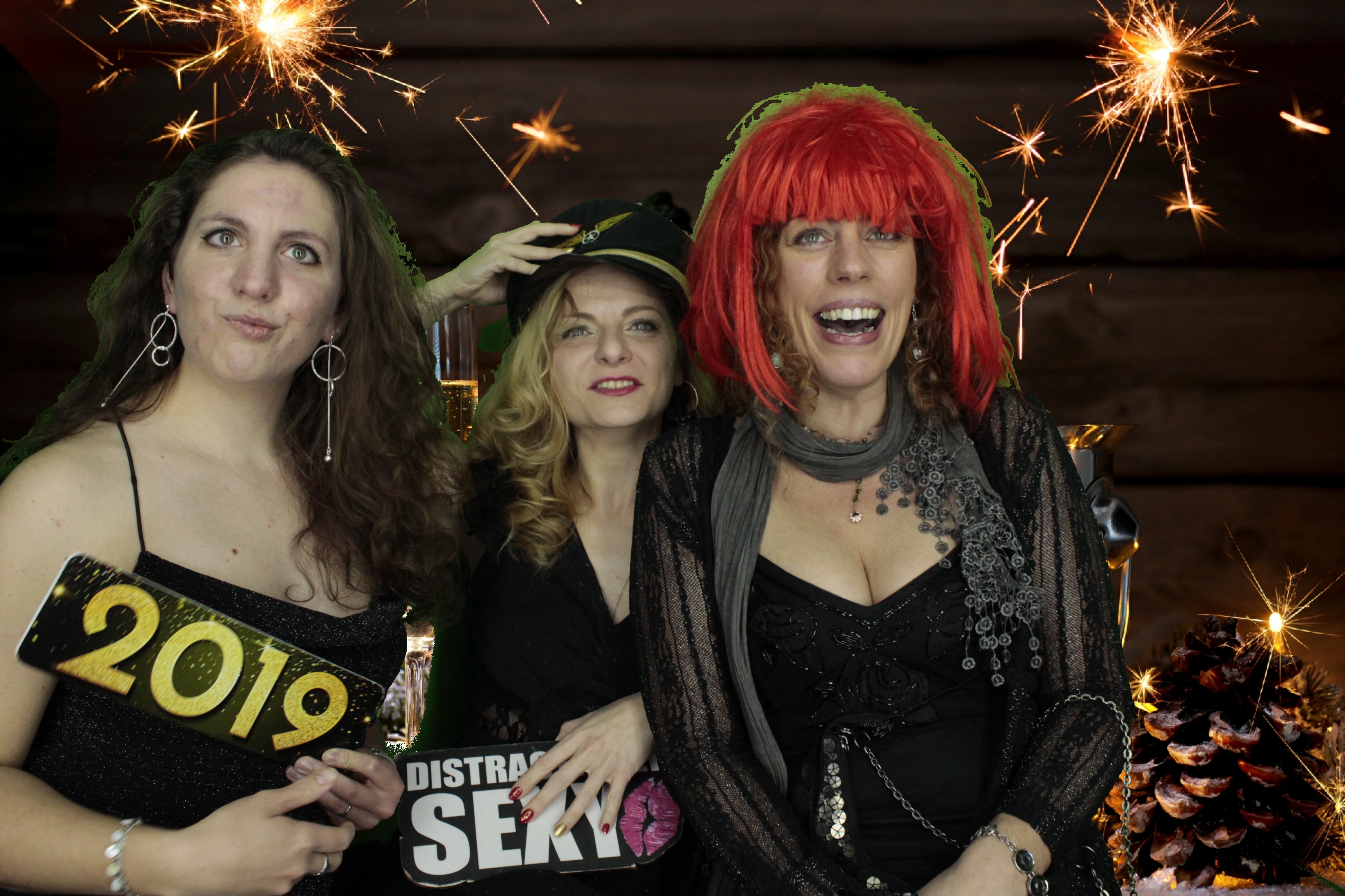 New Years Eve Party Silvermere | View more photos from the event at gallery.myphotoboothexperience.co.uk/u/MyPhotoBoothExperienceLtd/New-Years-Eve-Party-Silvermere